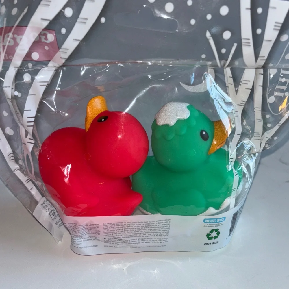 Go Gaga Holiday Ducks Bath Toys Red and Green NWT